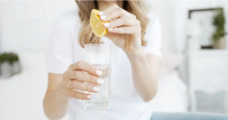 Lemon mint infused water showing natural flavor enhancers for fasting-friendly hydration without breaking fast