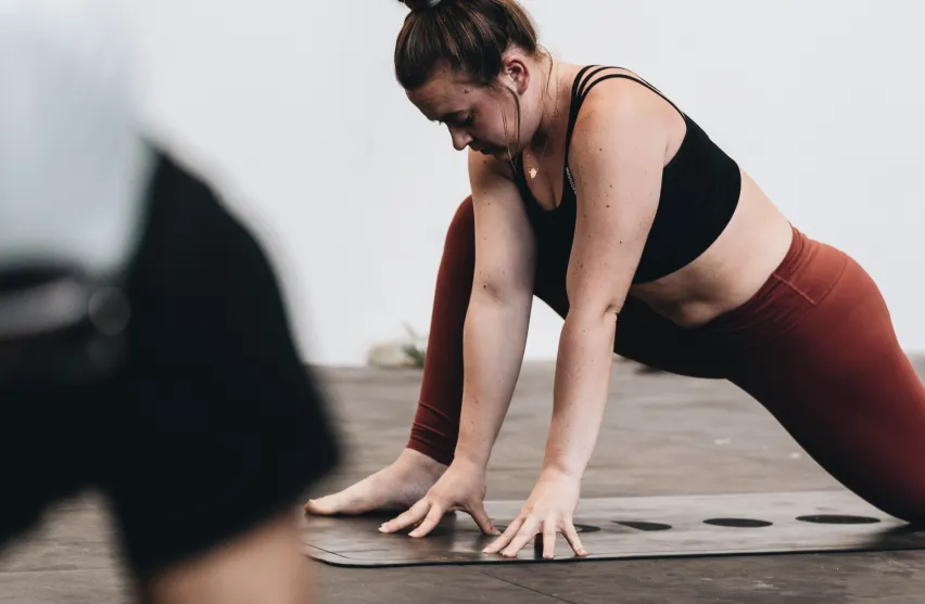 Workout warrior exercising while intermittent fasting showing fitness and fasting can work together