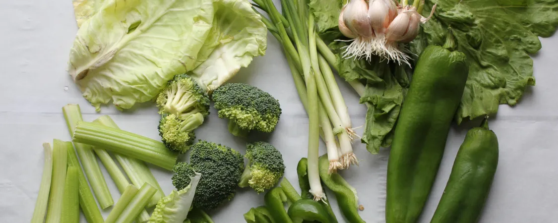 Healthy low glycemic foods and leafy greens for maintaining stable blood sugar during intermittent fasting with diabetes